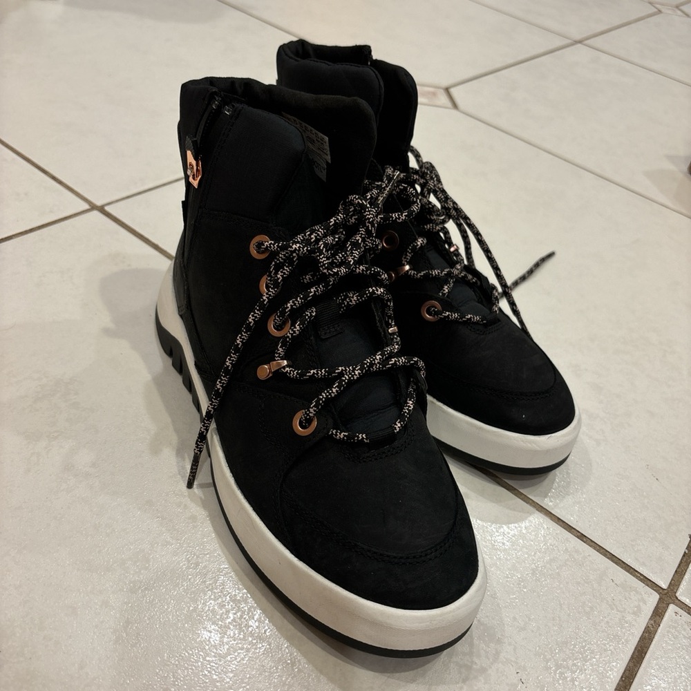 Timberland high rise sneakers worn once size 7.5